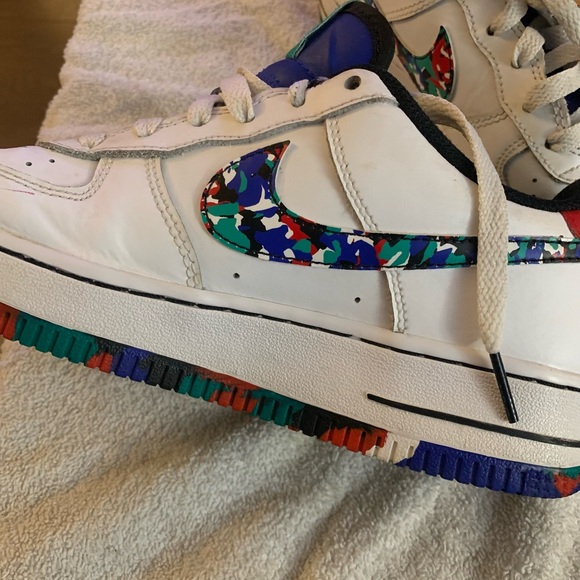 Kids Nike Air Force 1 size 5Y shoes. White with multi-color like new. - Picture 5 of 6